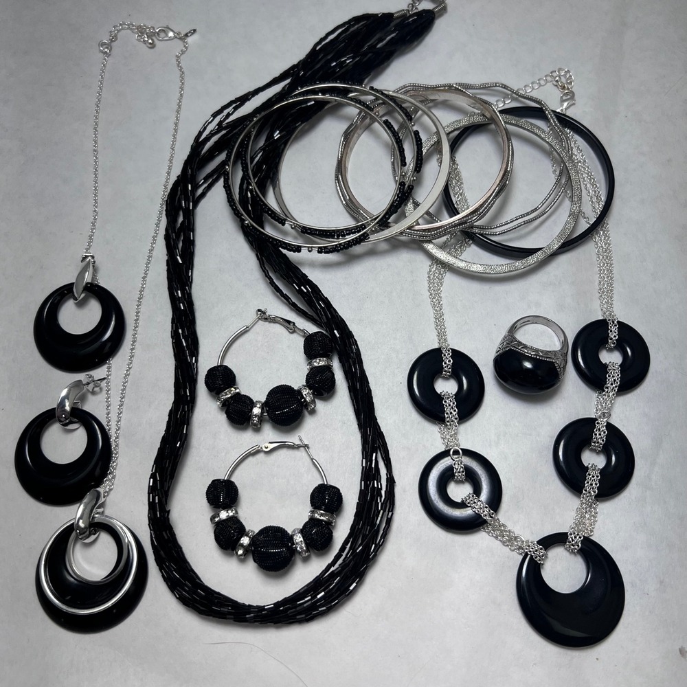 Avon Black Silver Tone Jewelry Lot Necklace Earring Ring Bracelet Set Geometric‎